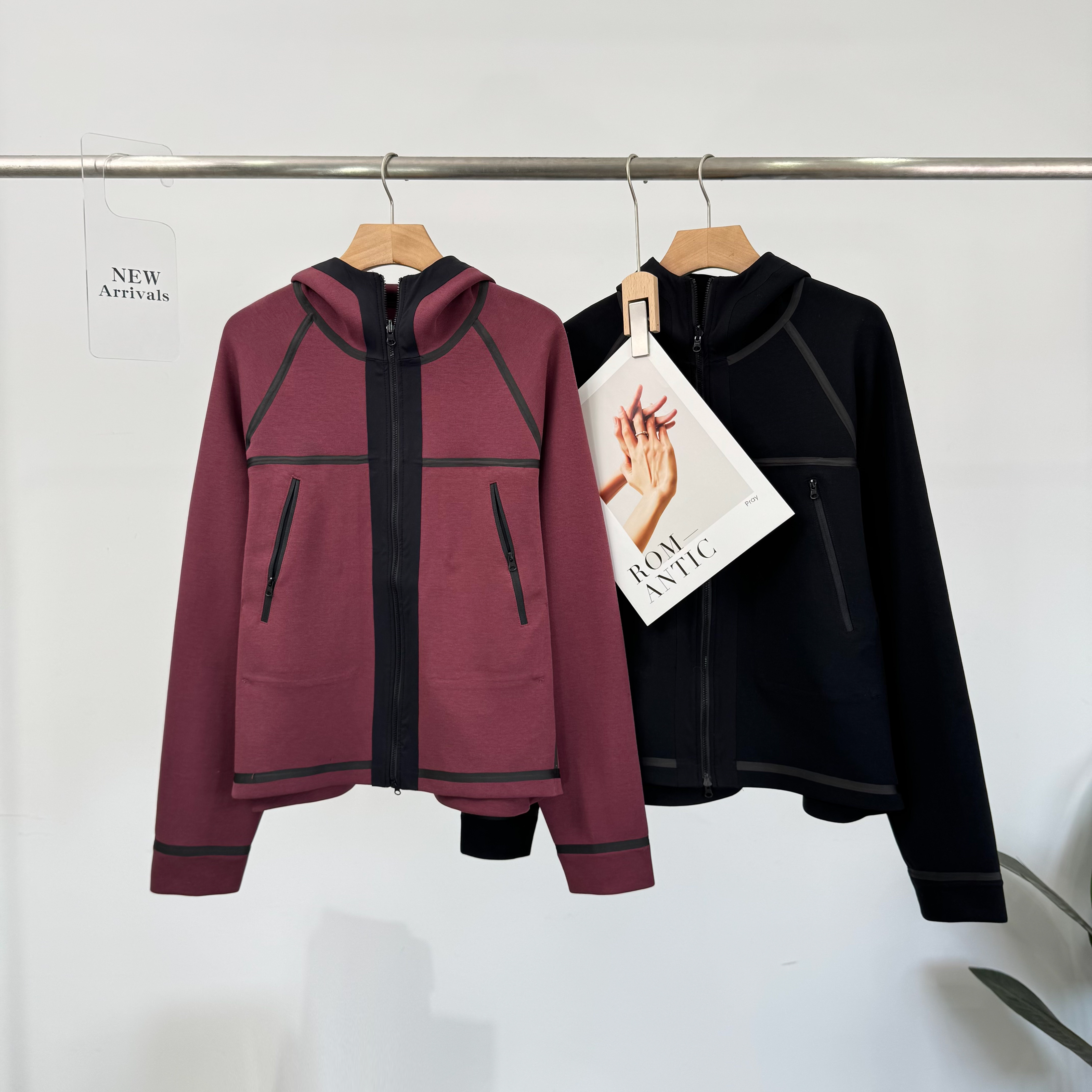 B928新款时尚连帽防风拼接女不褪色拉链红色短外套休闲女装332Y