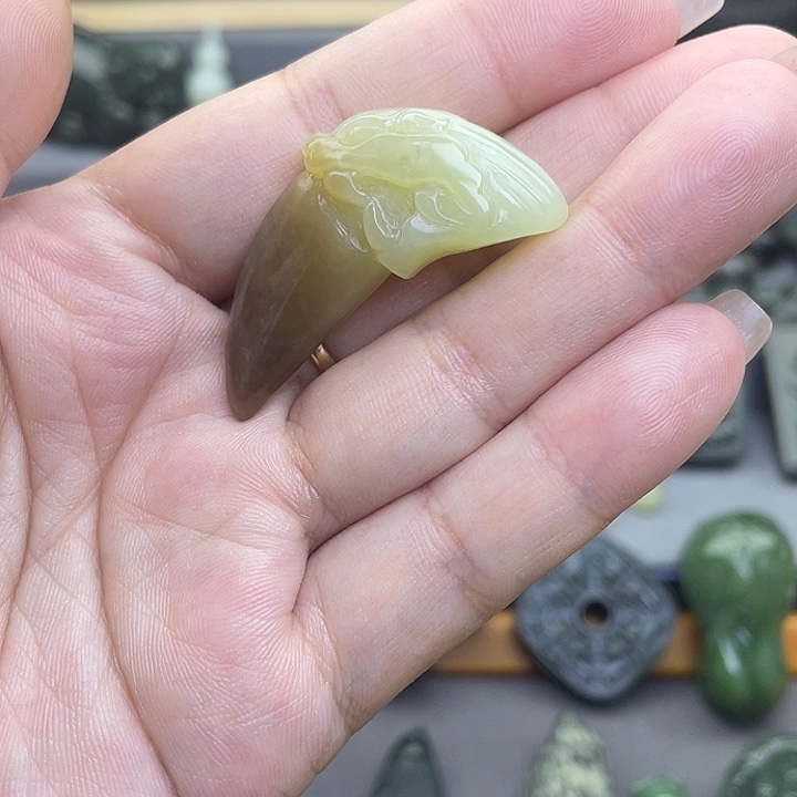 颈饰未镶嵌和田玉