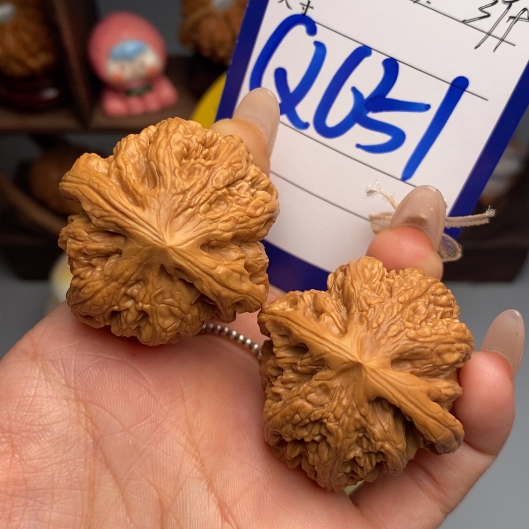 闫***~文玩核桃吊坠大粗筋39