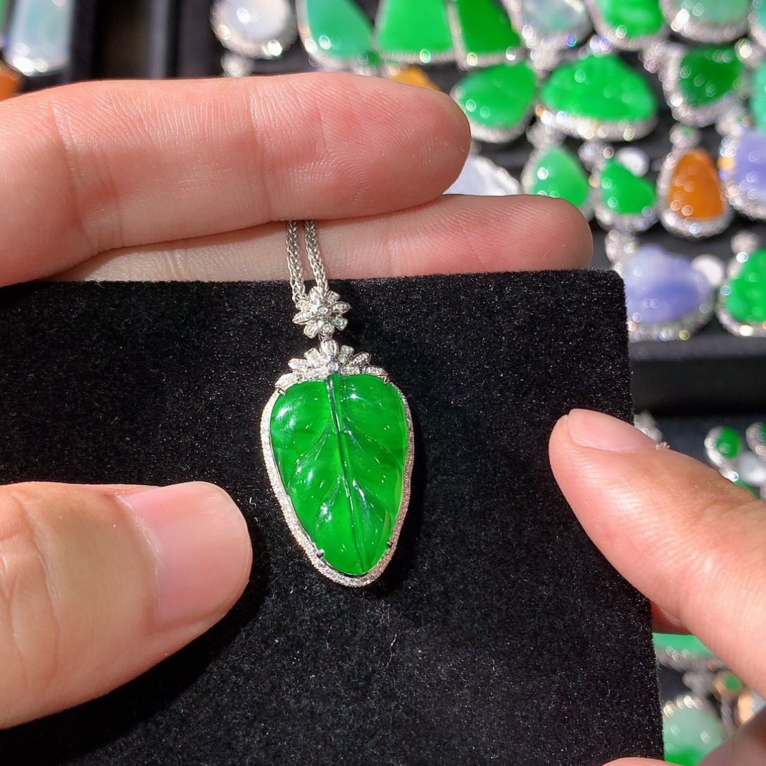 翡翠18K金镶嵌颈饰