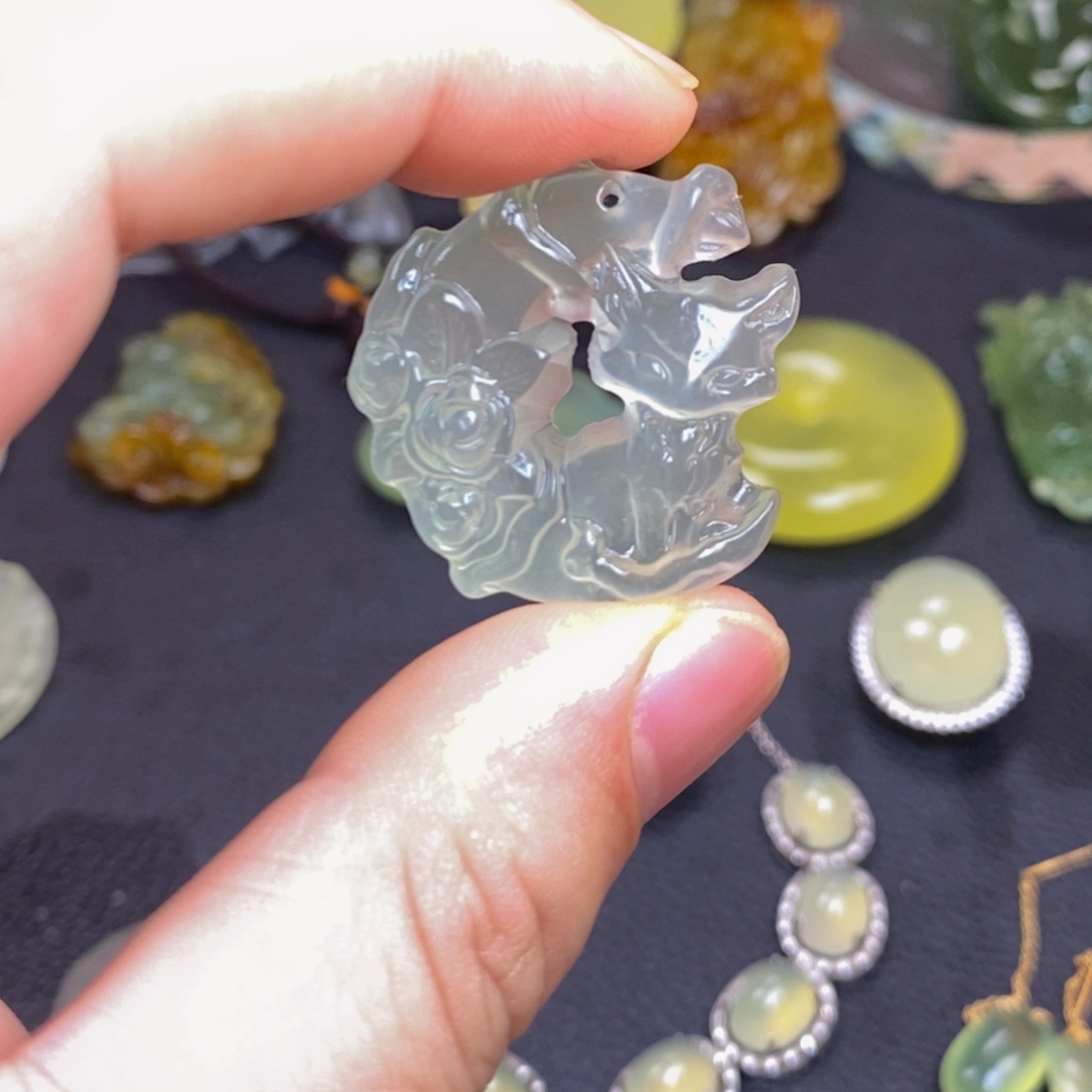 蛇纹石玉合金颈饰