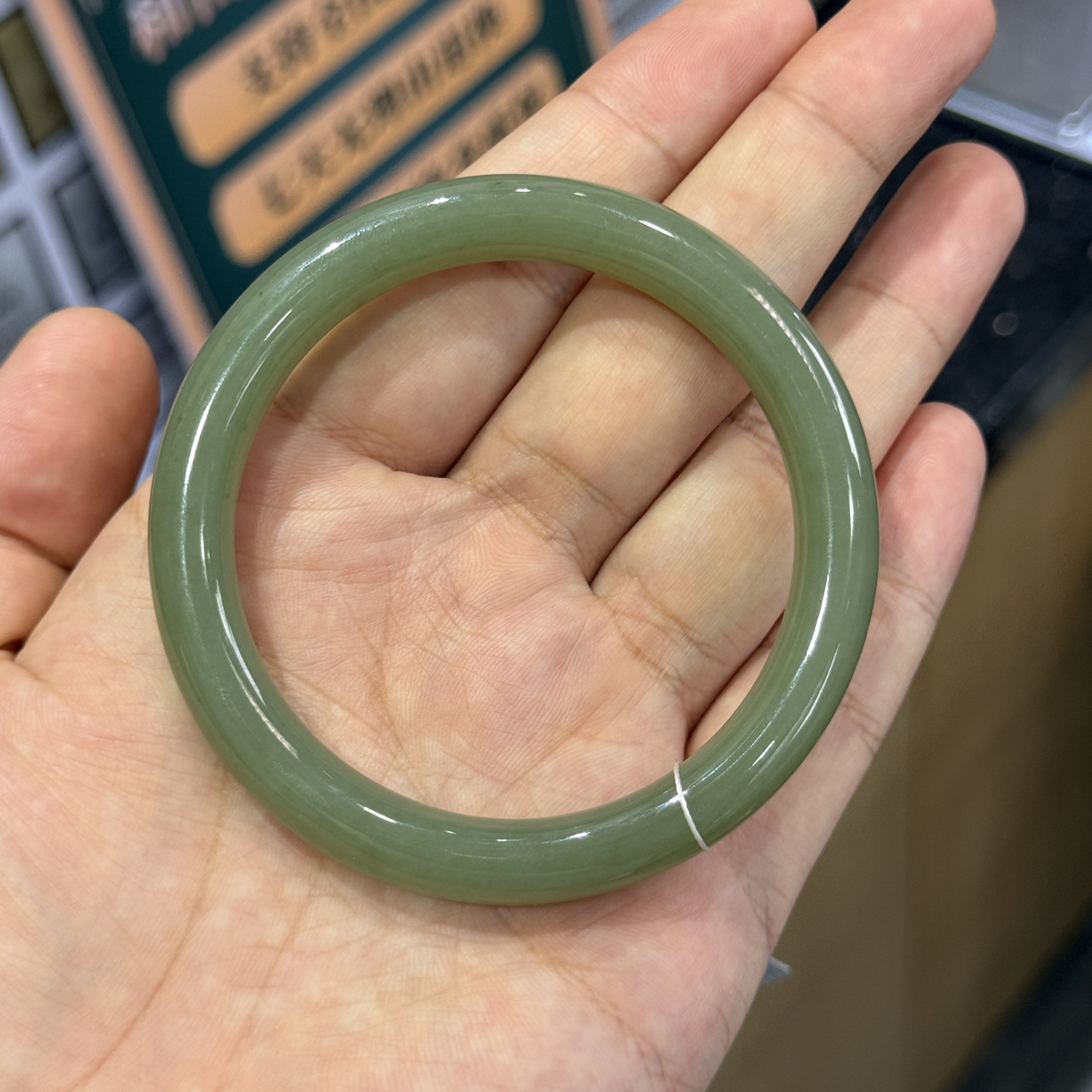 天然和田玉手镯胖圆条沙枣青手镯61圈口