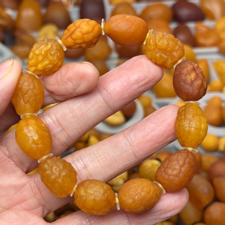 孟***孟琥珀未镶嵌裸石天然蜜蜡手串