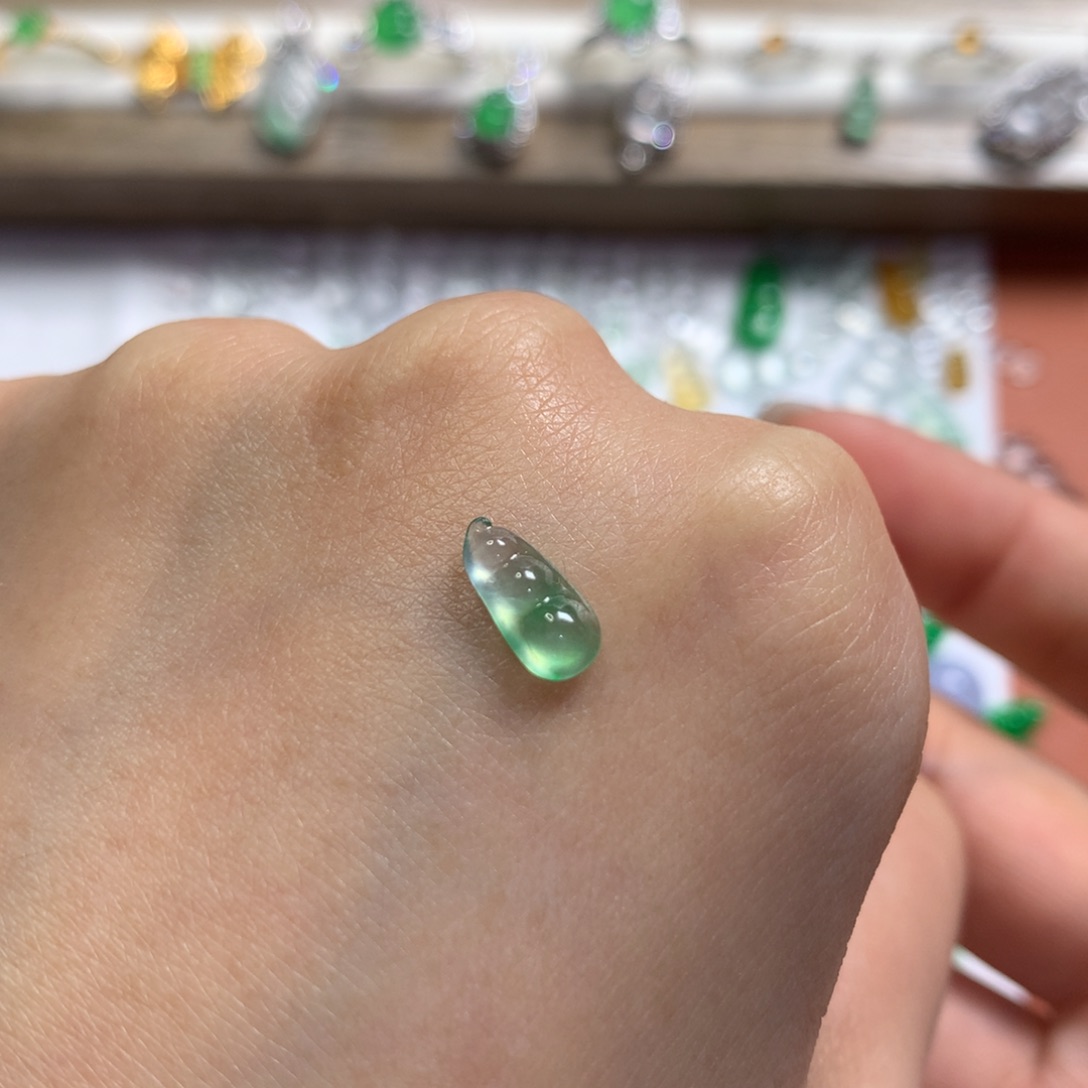 翡翠未镶嵌颈饰薄荷渐变小豆