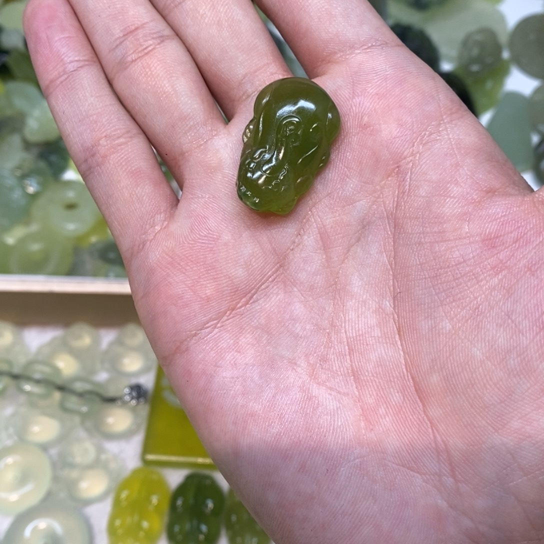 岫玉未镶嵌吊坠(不含链)