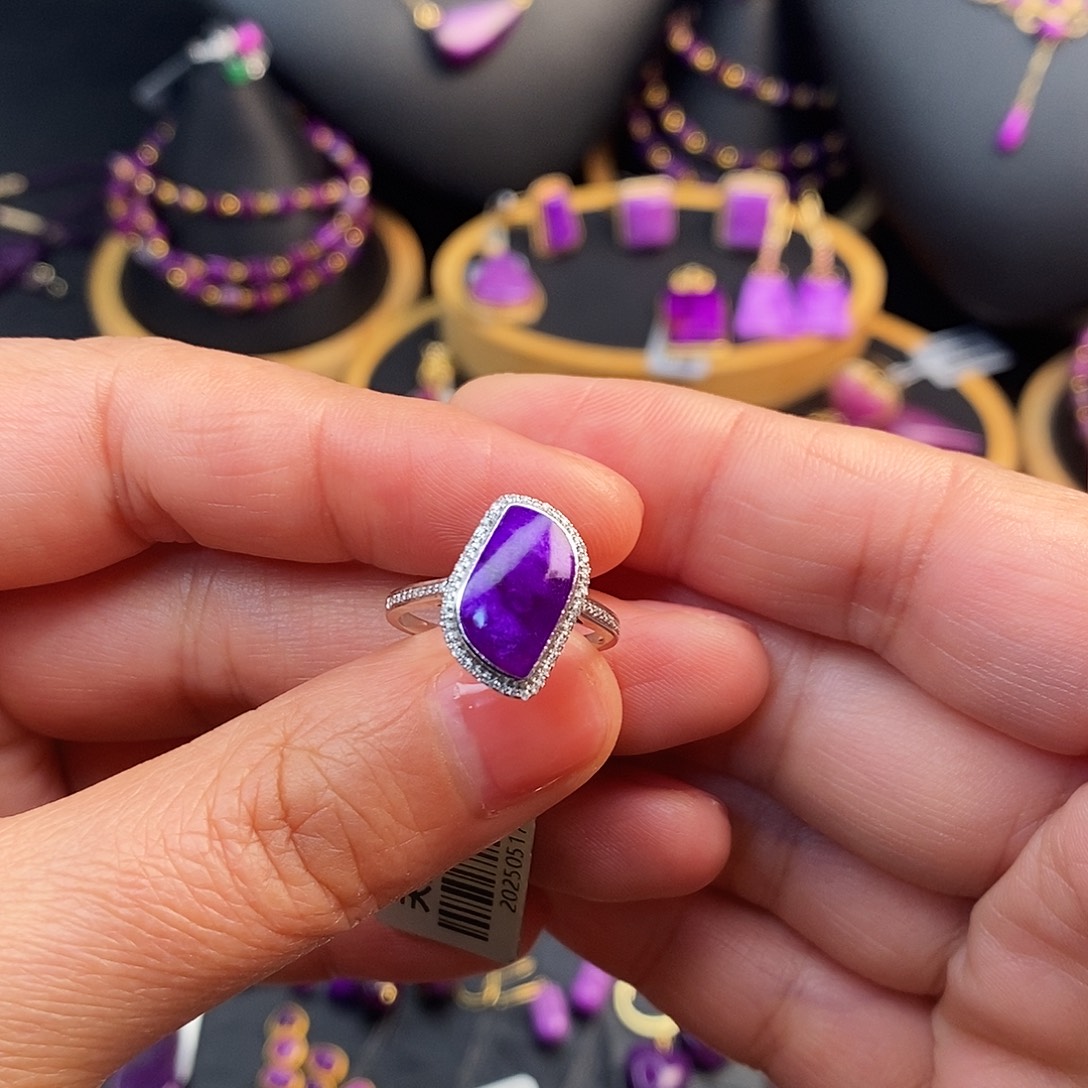 苏纪石（舒俱来）18K金镶嵌戒指