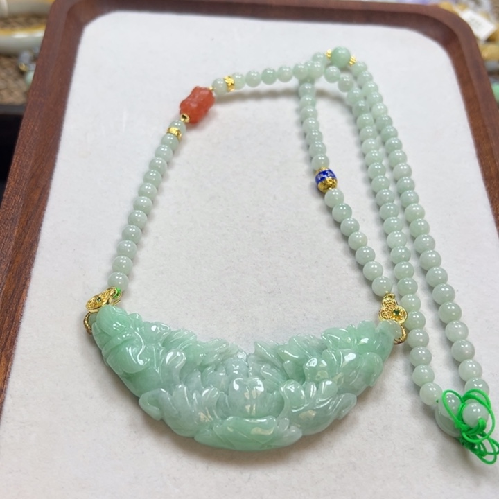 翡翠颈饰未镶嵌吊坠