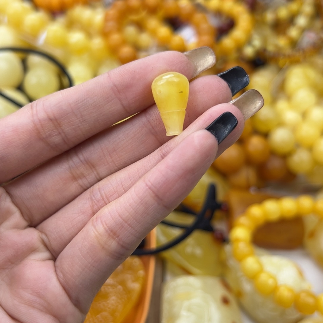 琥珀珠宝奇石未镶嵌