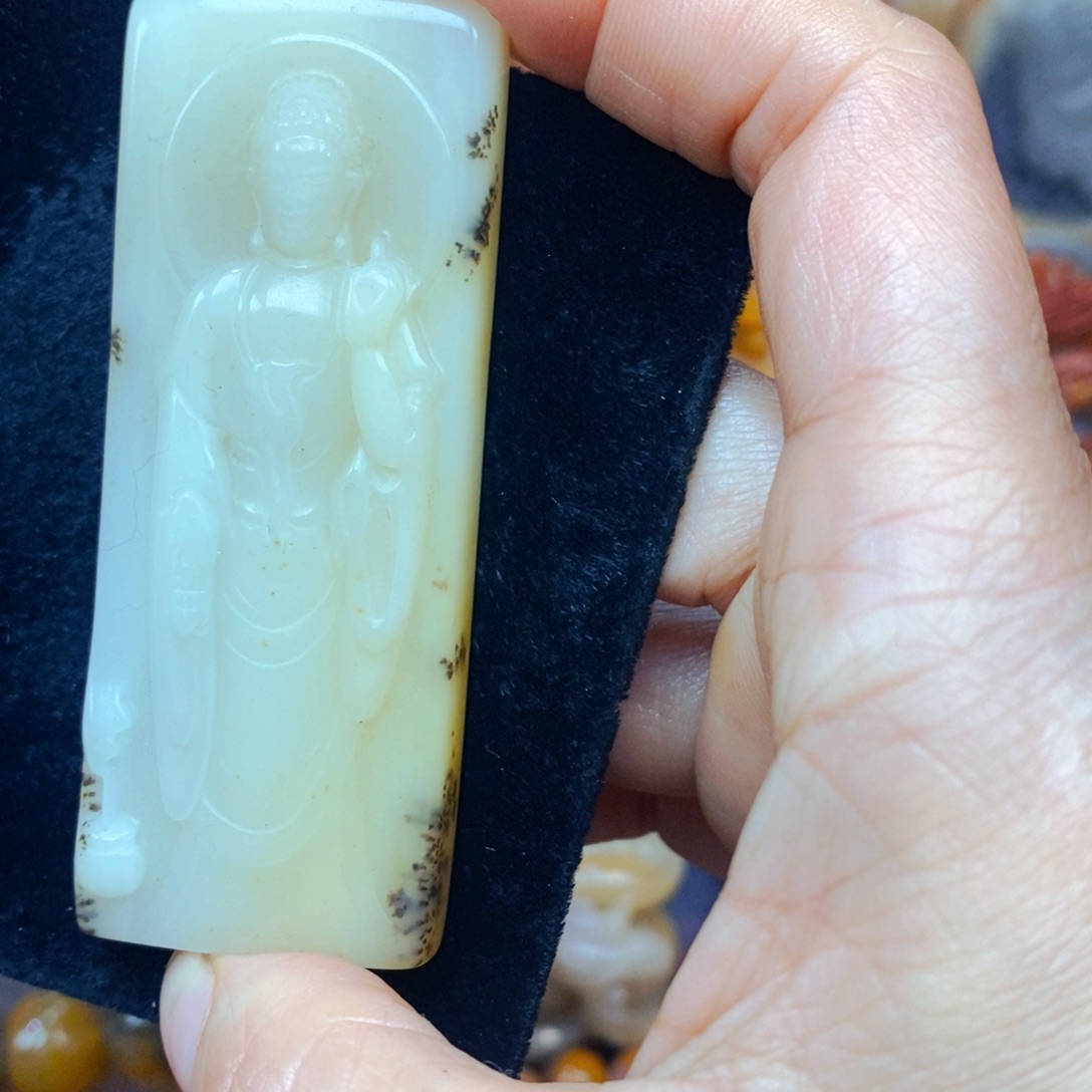 未镶嵌石英质玉（黄龙玉）颈饰