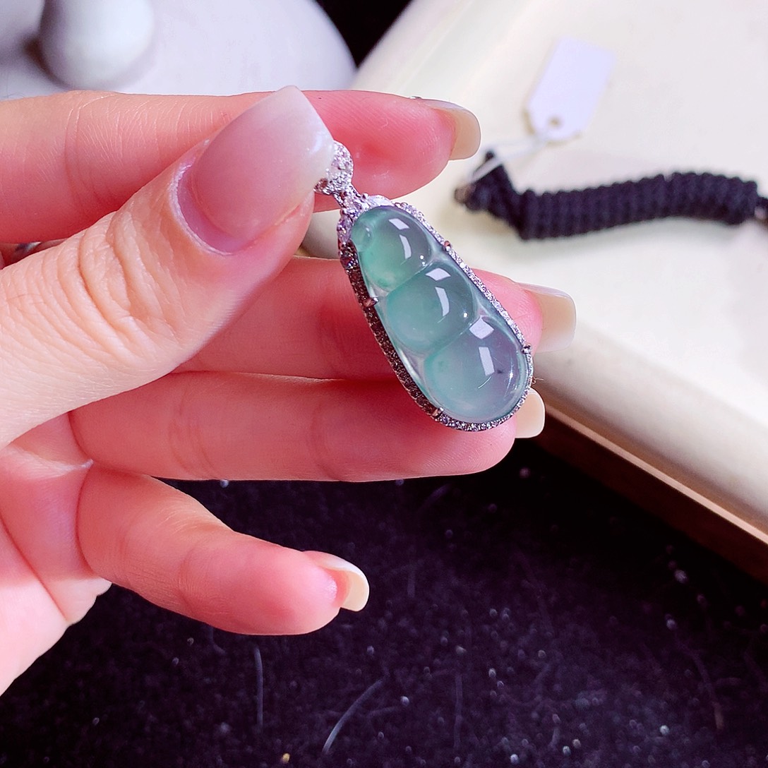 颈饰未镶嵌翡翠天然