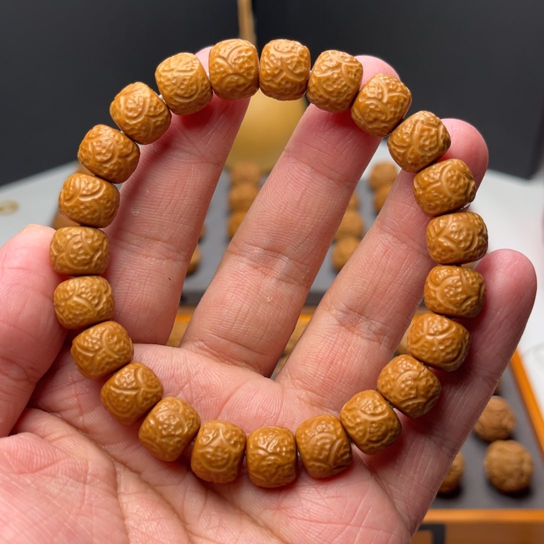 猴头核桃吊坠饕餮