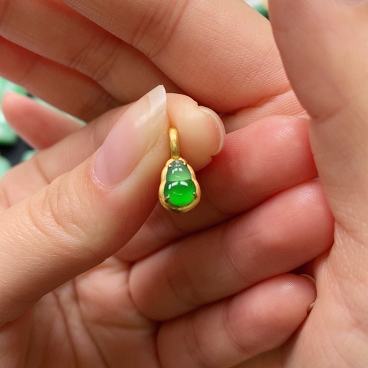 翡翠颈饰未镶嵌吊坠