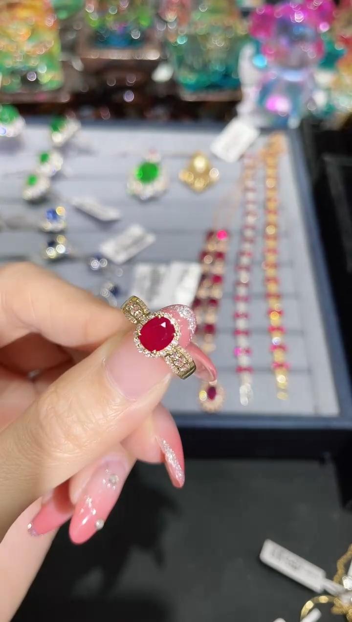 18K金镶嵌天然缅甸红宝石戒指