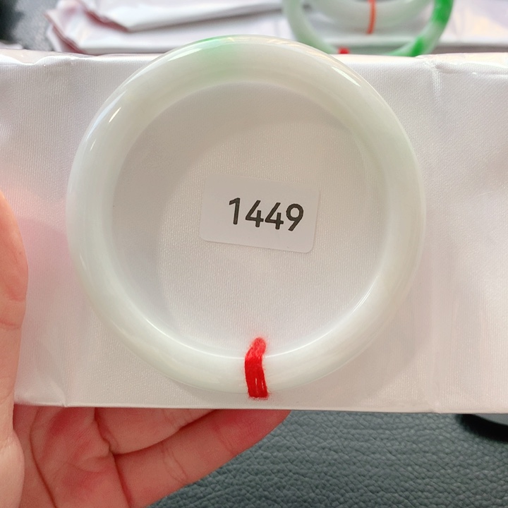 翡翠手镯未镶嵌天然翡翠手镯