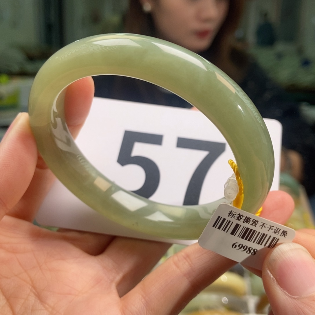 和田玉手镯未镶嵌纹