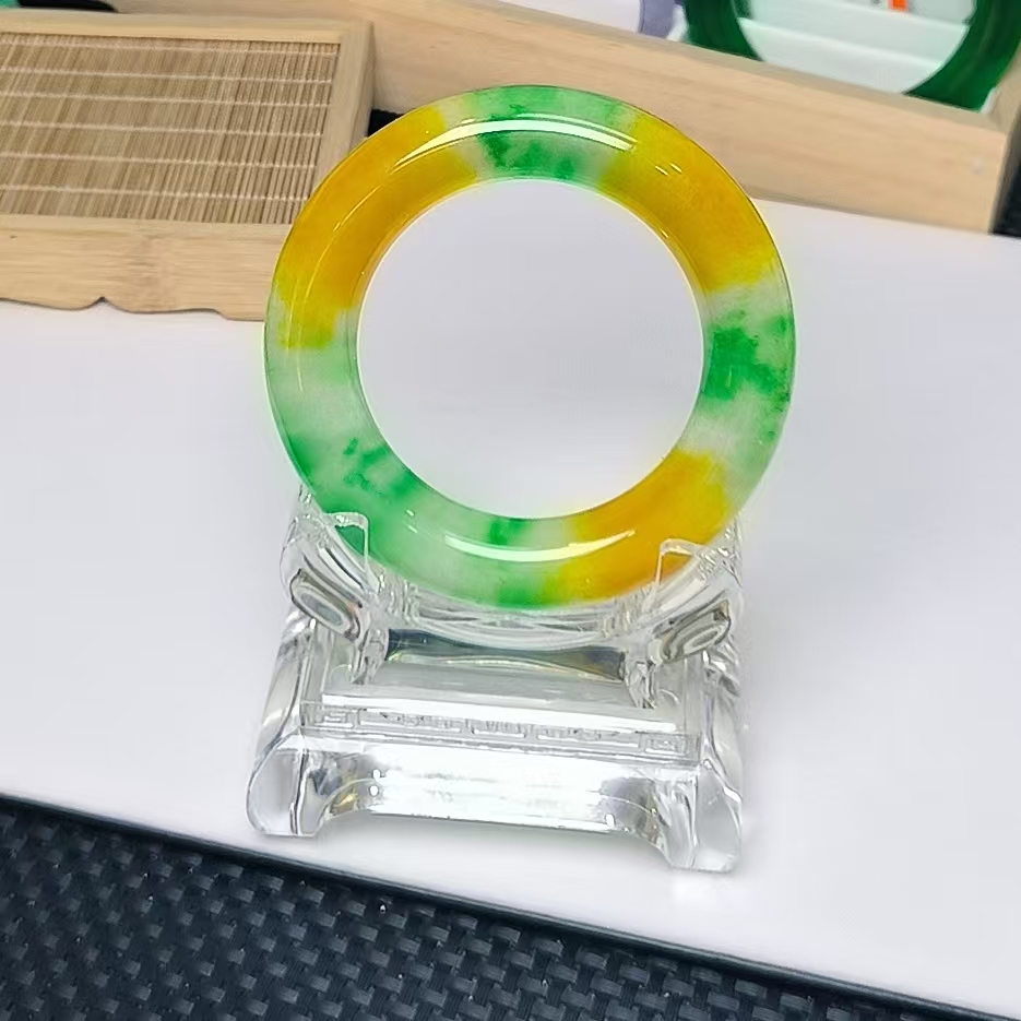 黄绿粗精美雕刻气质男女同款百搭精致奇石