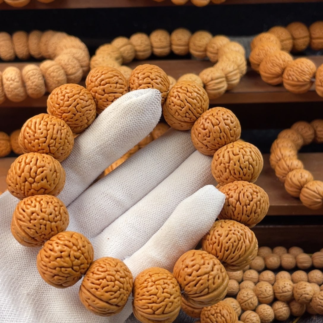 好***满桃核吊坠大白月光