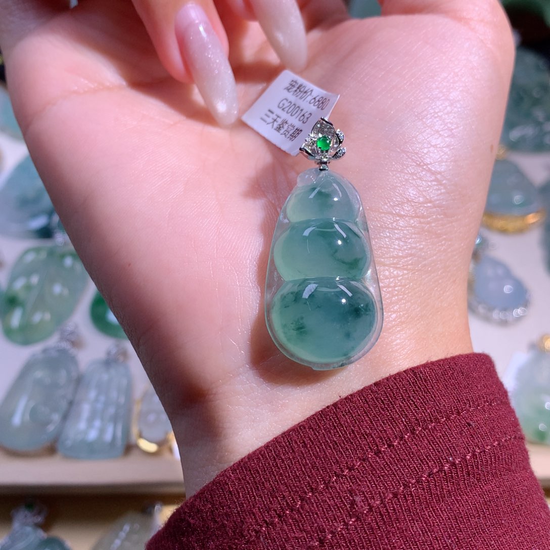 翡翠吊坠(不含链)18K金镶嵌