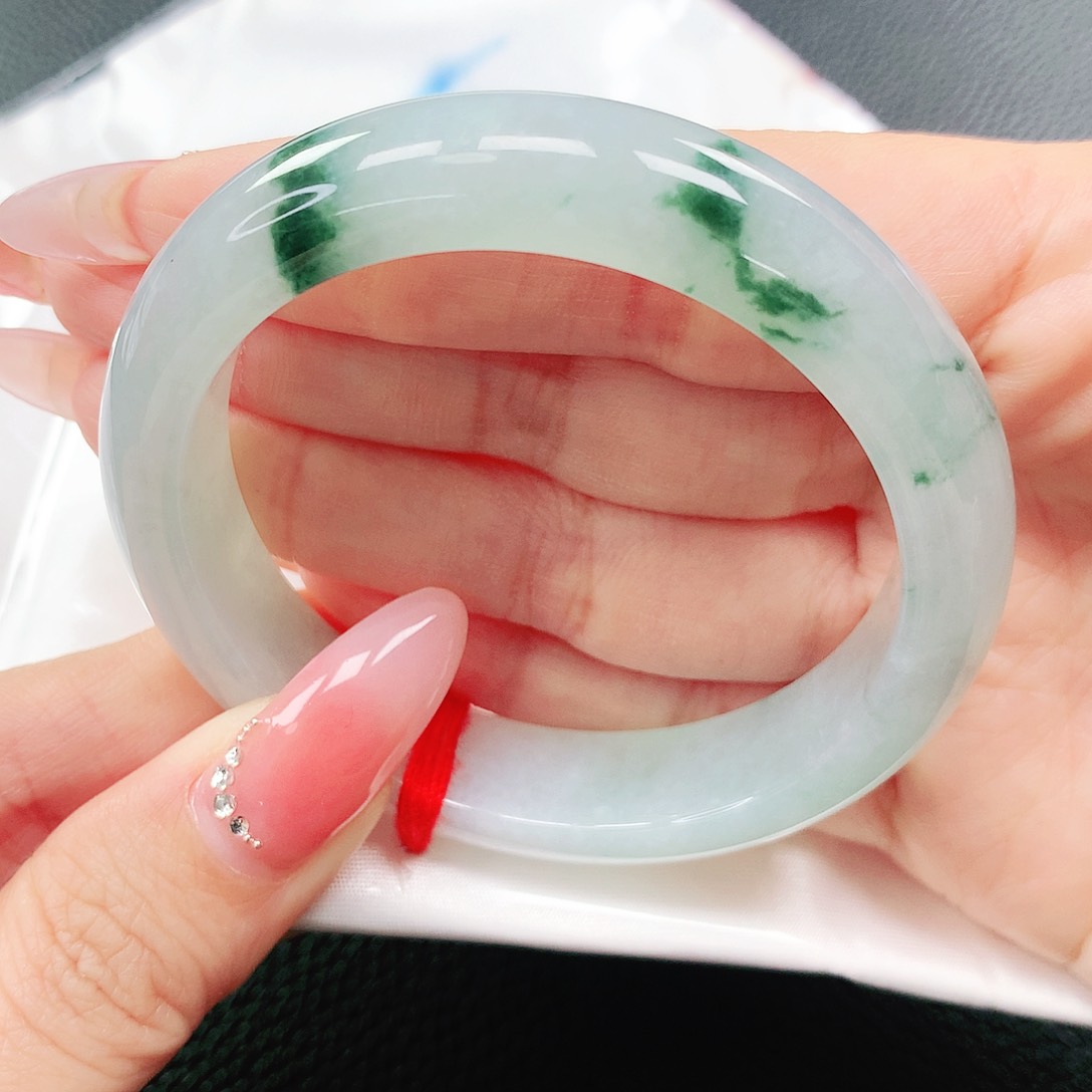 翡翠手镯未镶嵌51圈