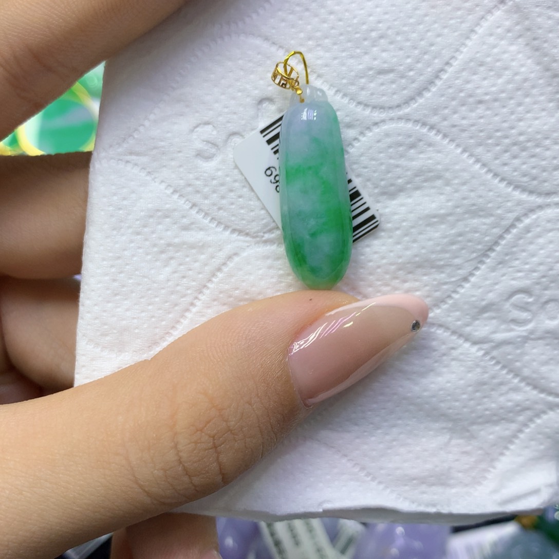 颈饰18K金镶嵌翡翠