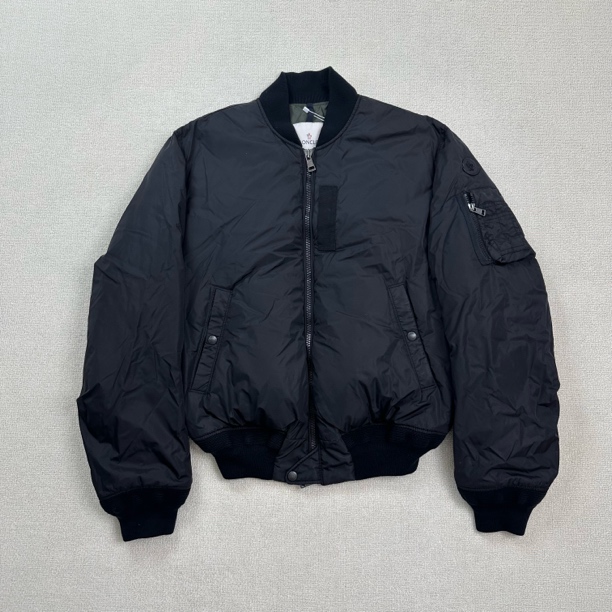99新 MONCLER 钢标logo棒球羽绒服/3码/WL2283