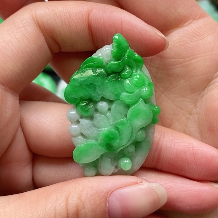 翡翠颈饰未镶嵌吊坠
