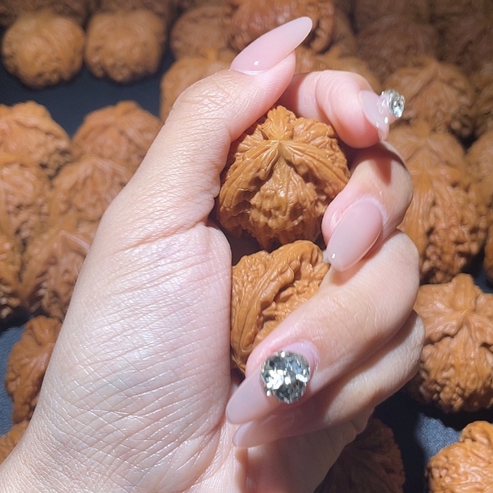 烁***城文玩核桃吊坠小妹三棱