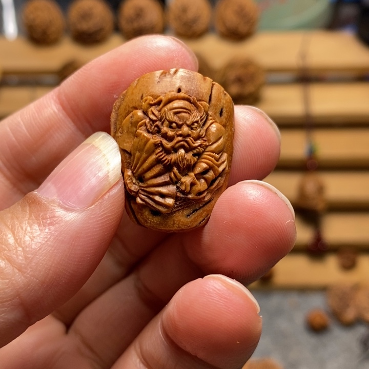 桃核雕刻钟馗三通