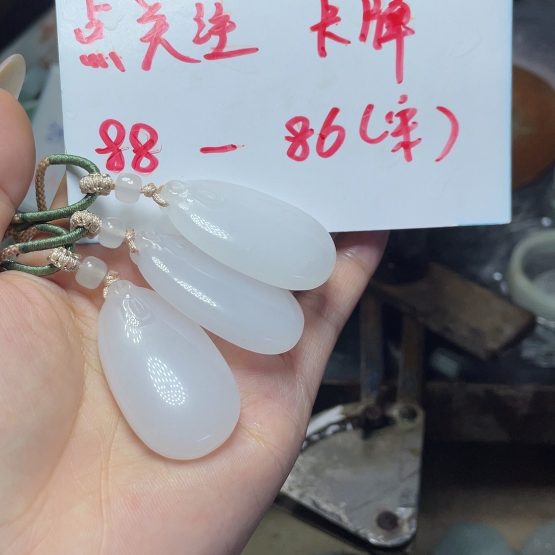 颈饰未镶嵌和田玉（白玉）夜**空