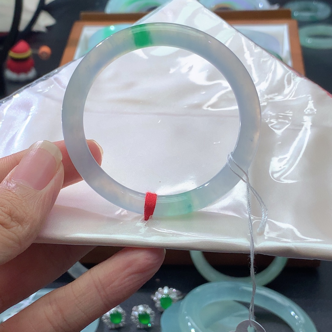 翡翠未镶嵌手镯圆条