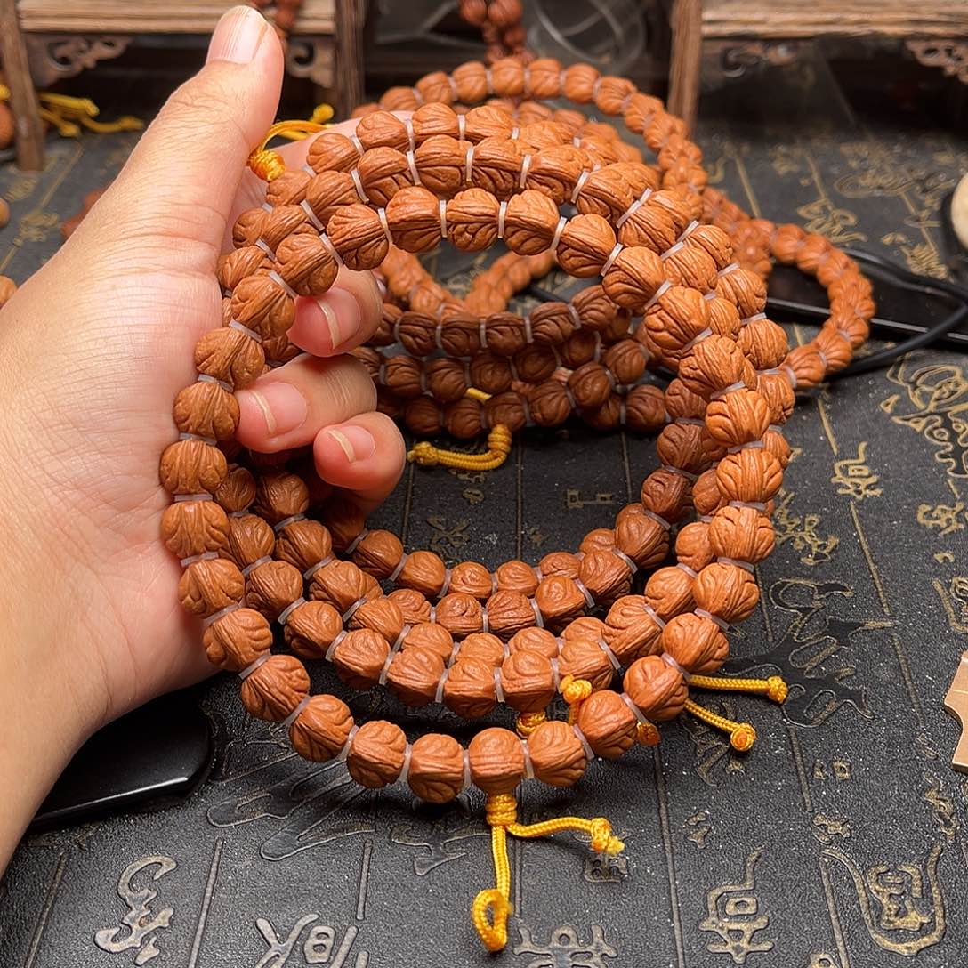 吊坠桃核玉龙手持