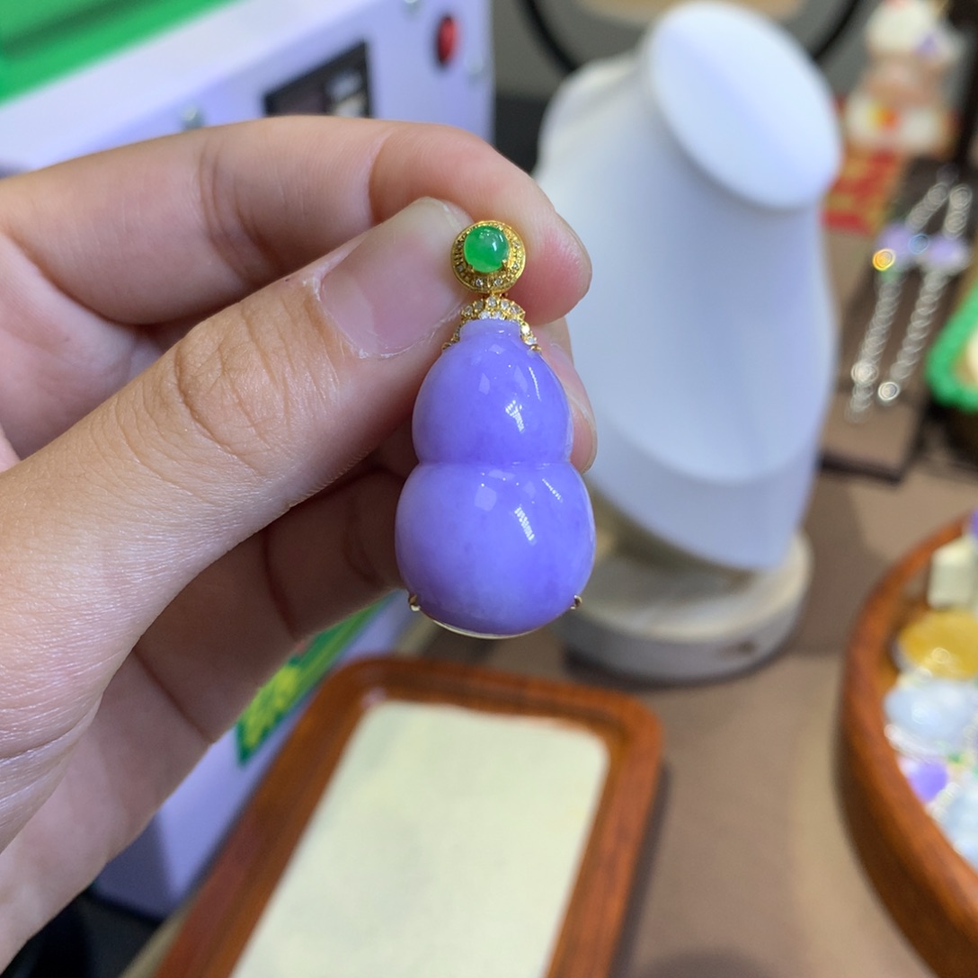 翡翠18K金镶嵌颈饰翡翠