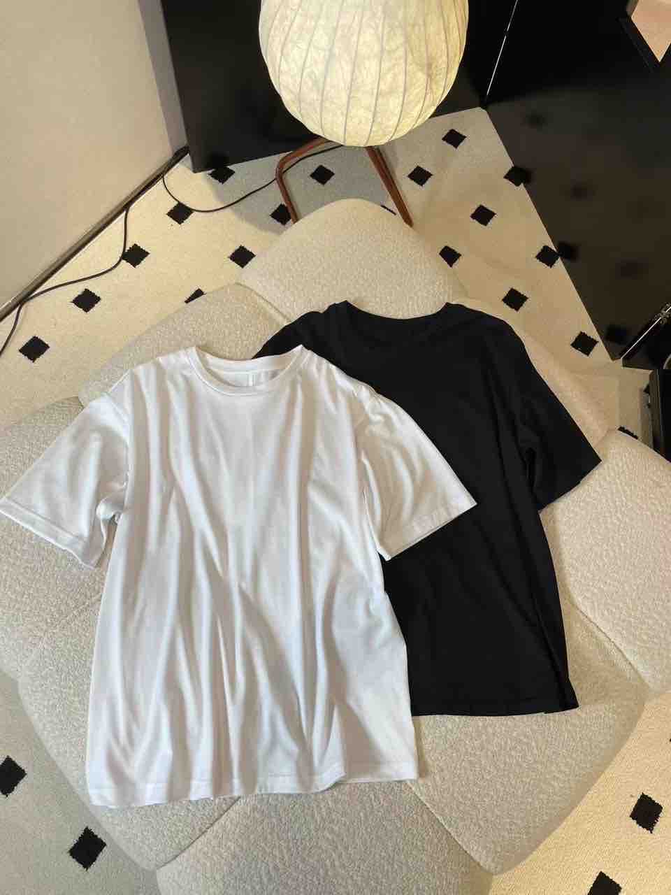 新款后三角标小钻T恤