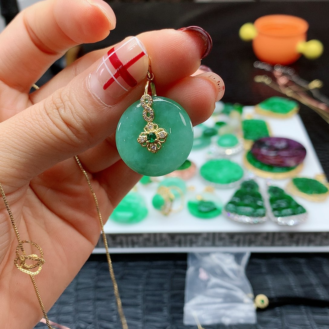 【闪购商品】翡翠吊坠(赠链)合金