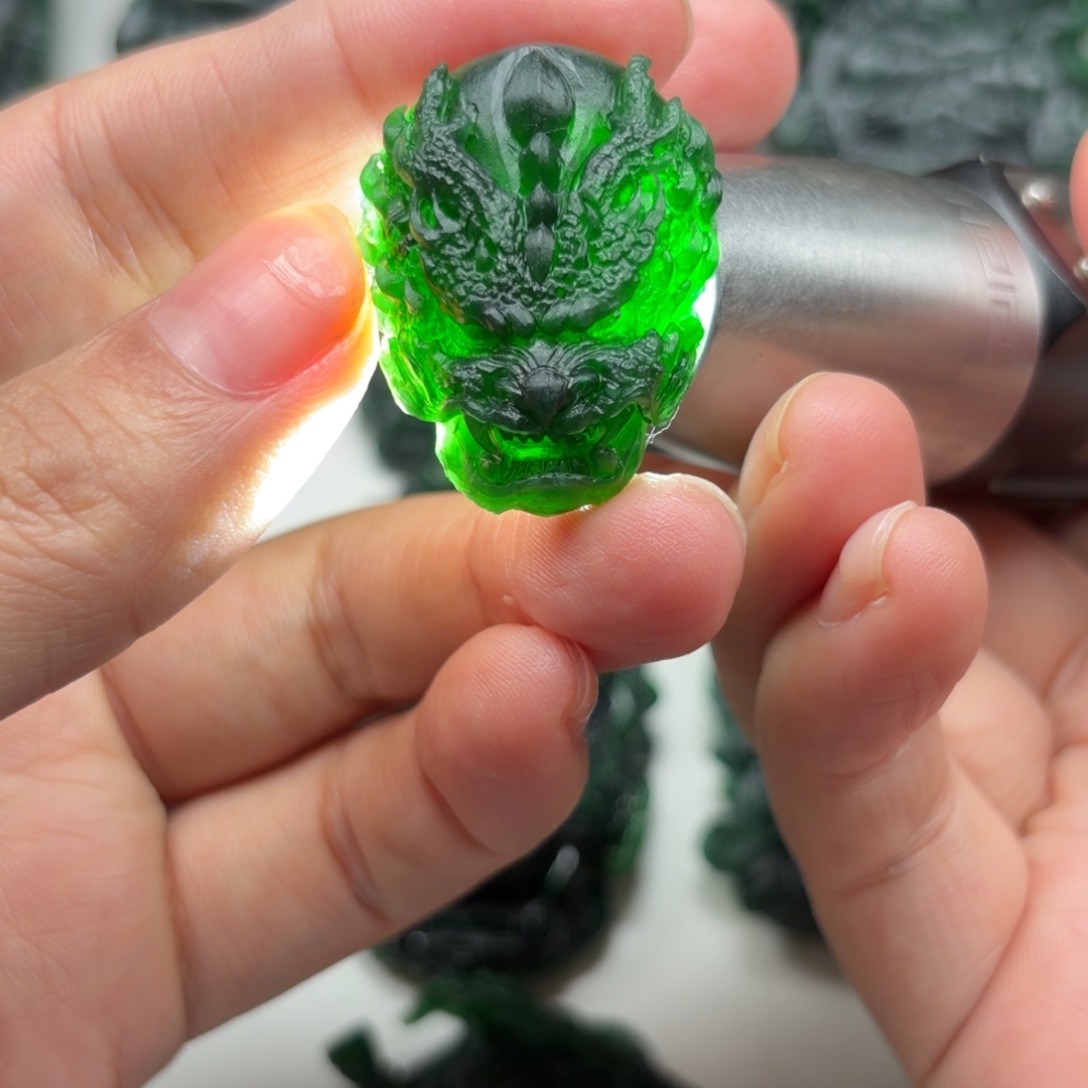 定制翡翠未镶嵌龙头