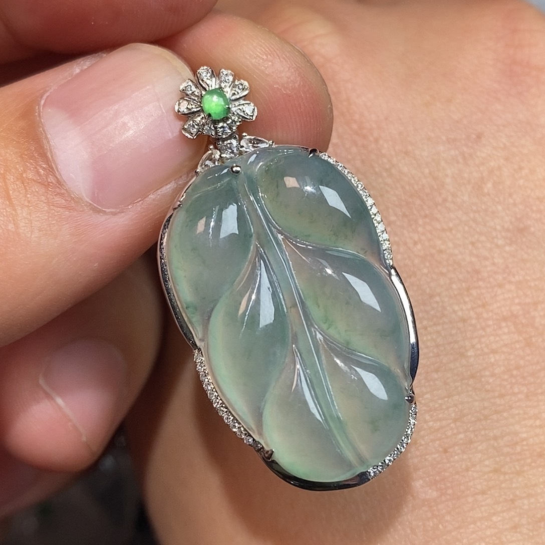 翡翠颈饰18K金镶嵌叶子