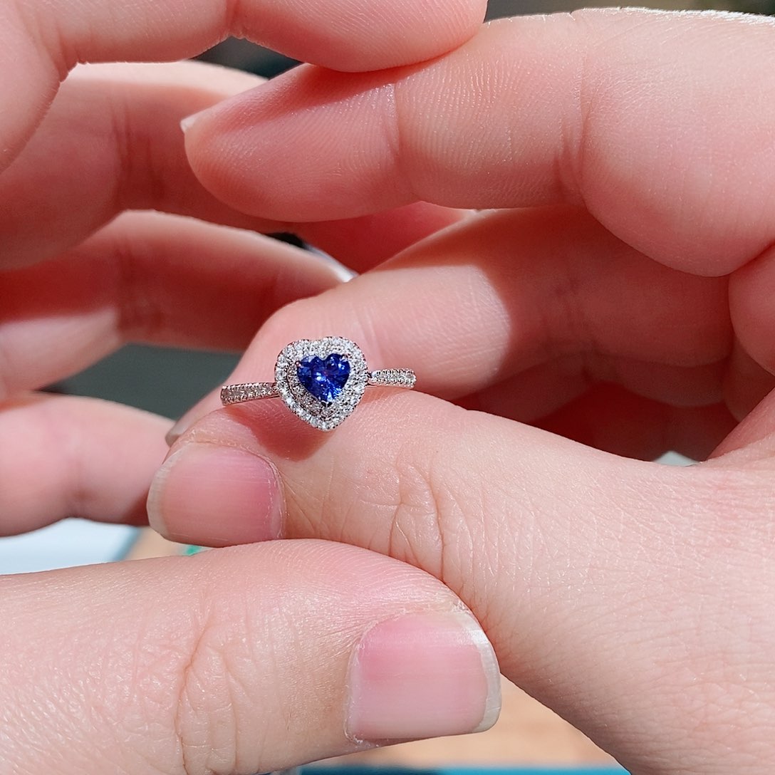 蓝宝石戒指18K金镶嵌0.40克拉