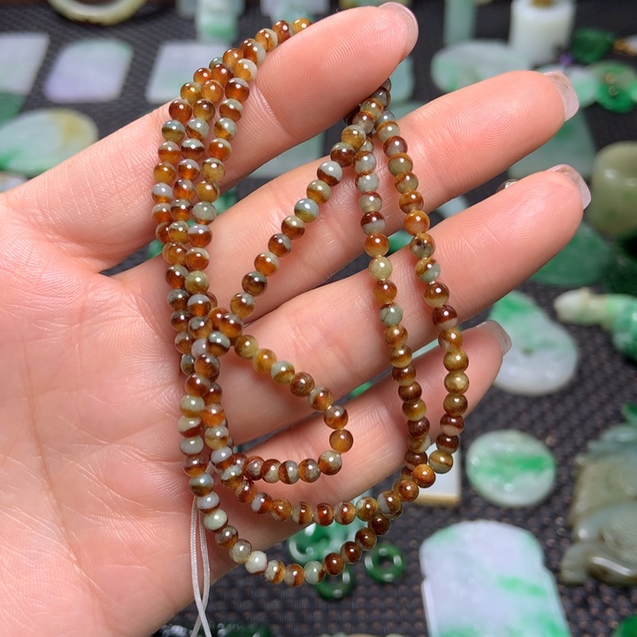 翡翠挂件未镶嵌……