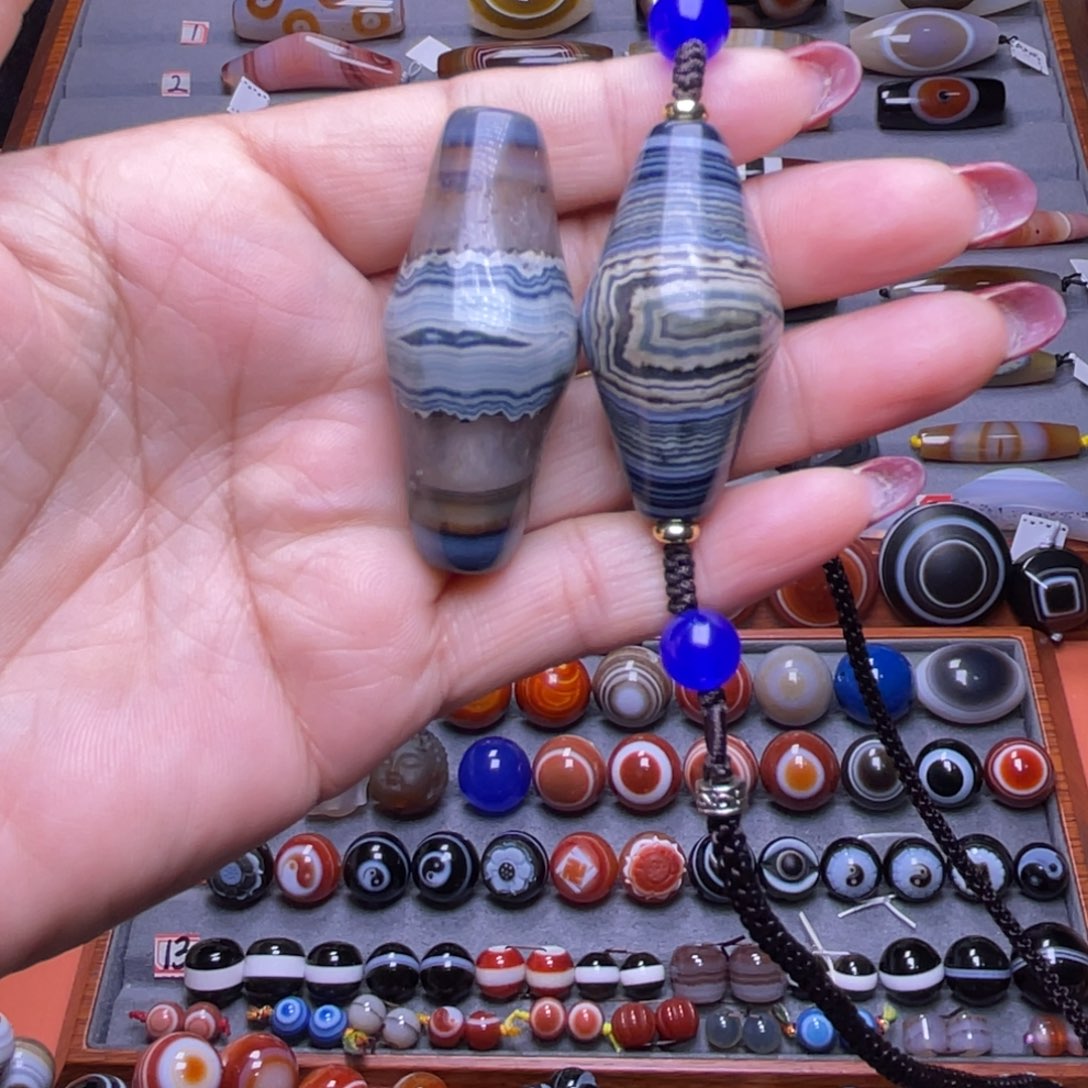 听***雨玛瑙/玉髓未镶嵌颈饰