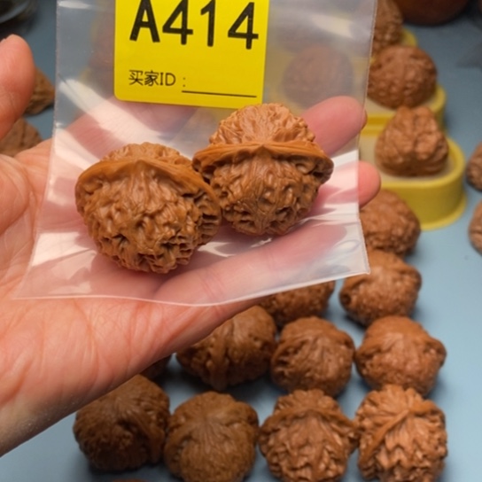 一***。文玩核桃吊坠宫灯精对 36