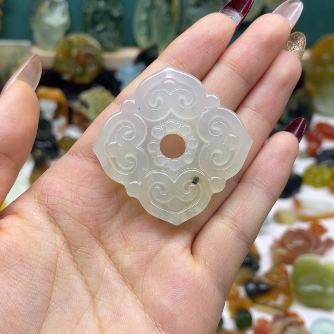 蛇纹石玉颈饰未镶嵌