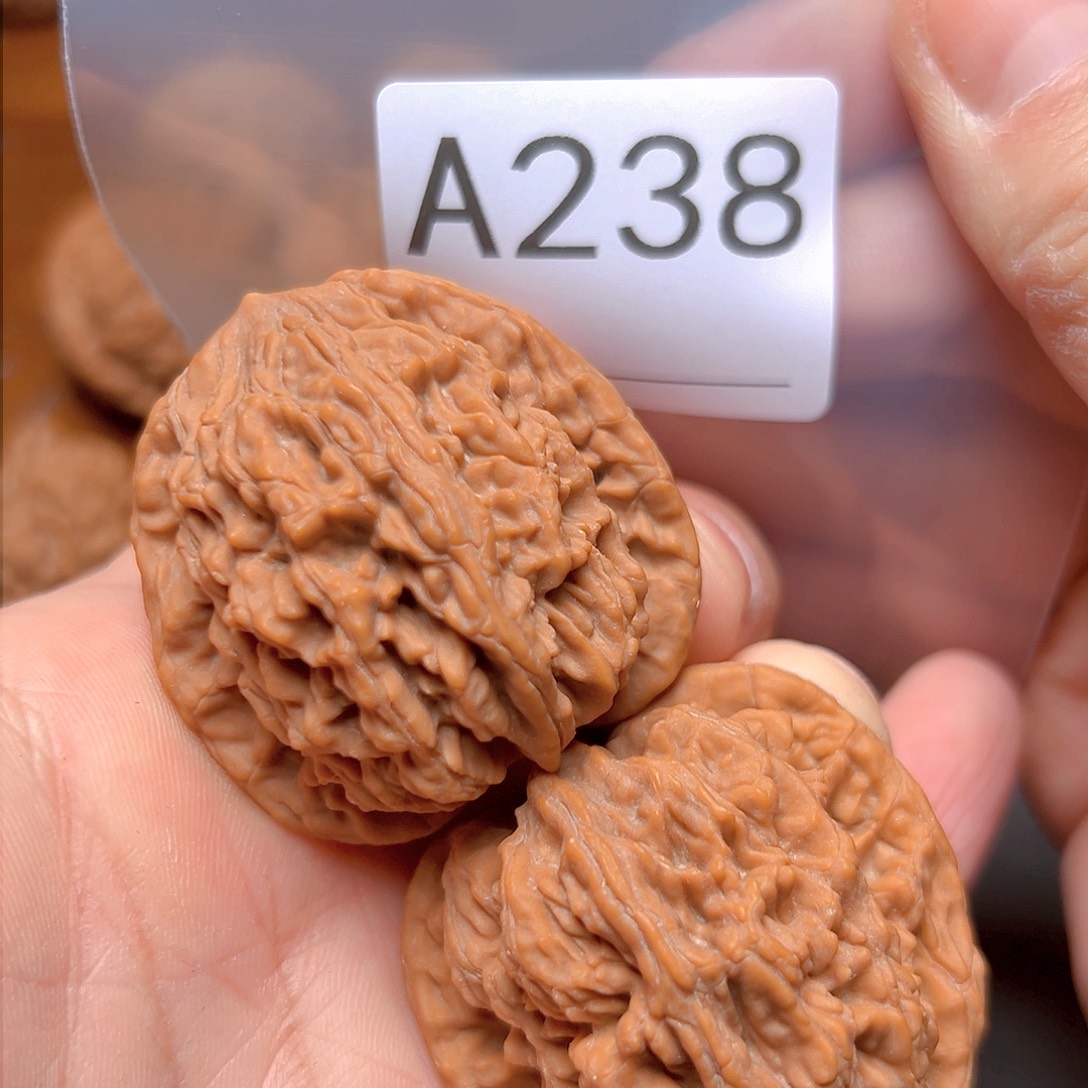 文玩核桃吊坠43麦穗虎头