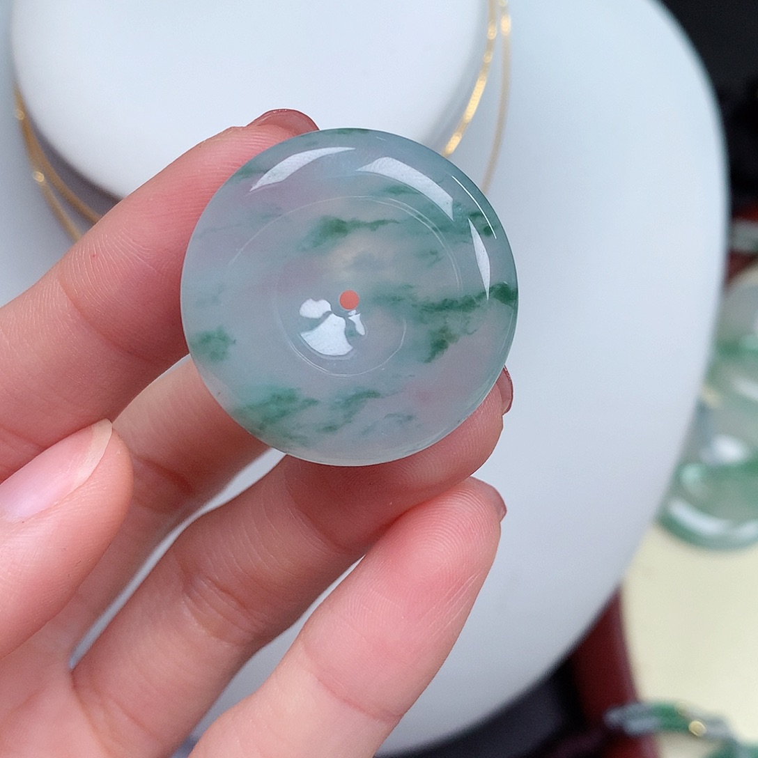 翡翠颈饰未镶嵌平安扣