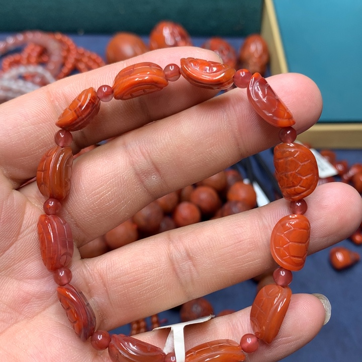 南红玛瑙手串未镶嵌