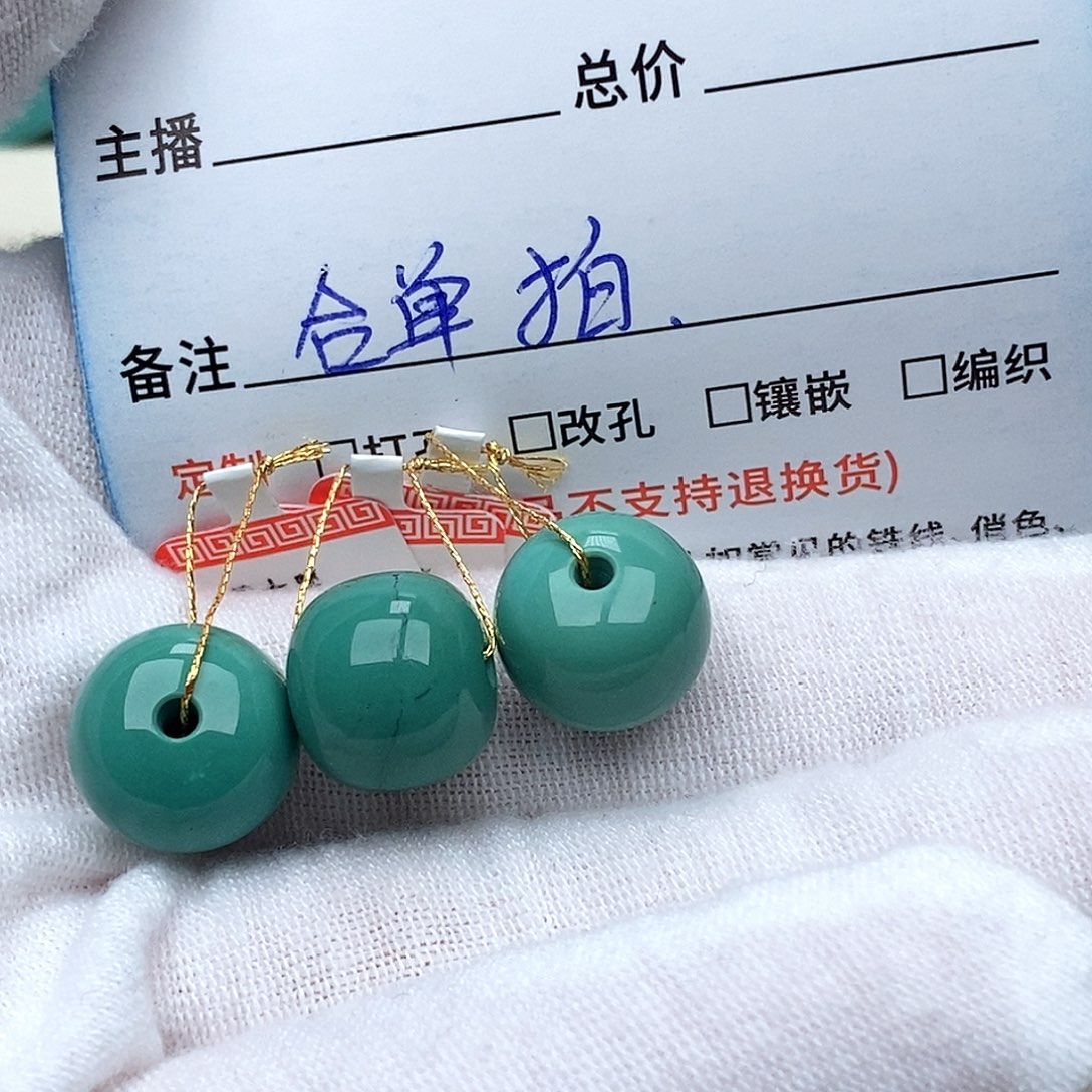 曹***豪绿松石未镶嵌珠宝奇石