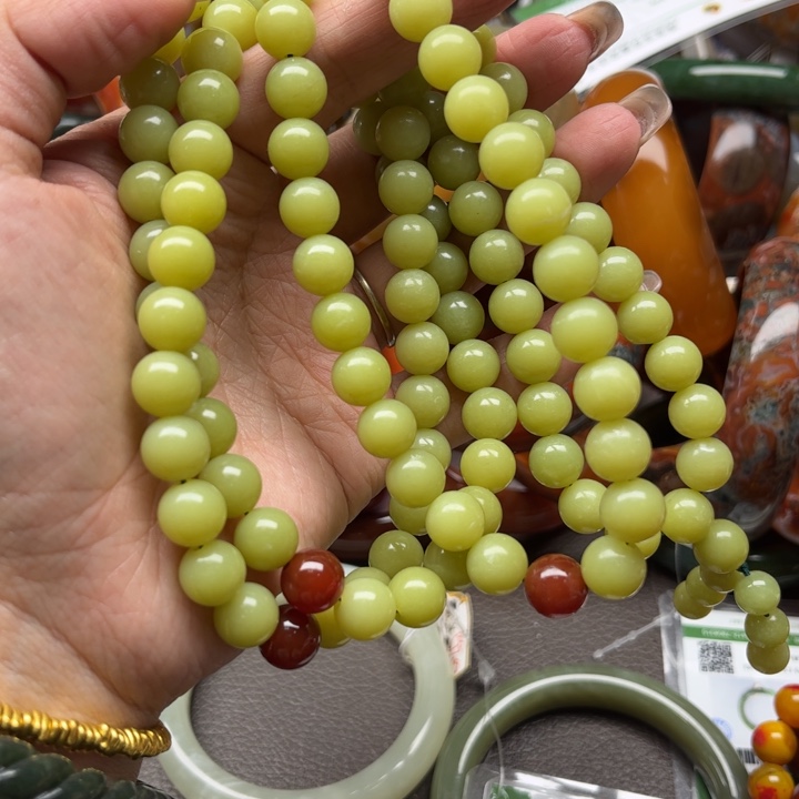 蛇纹石玉颈饰未镶嵌