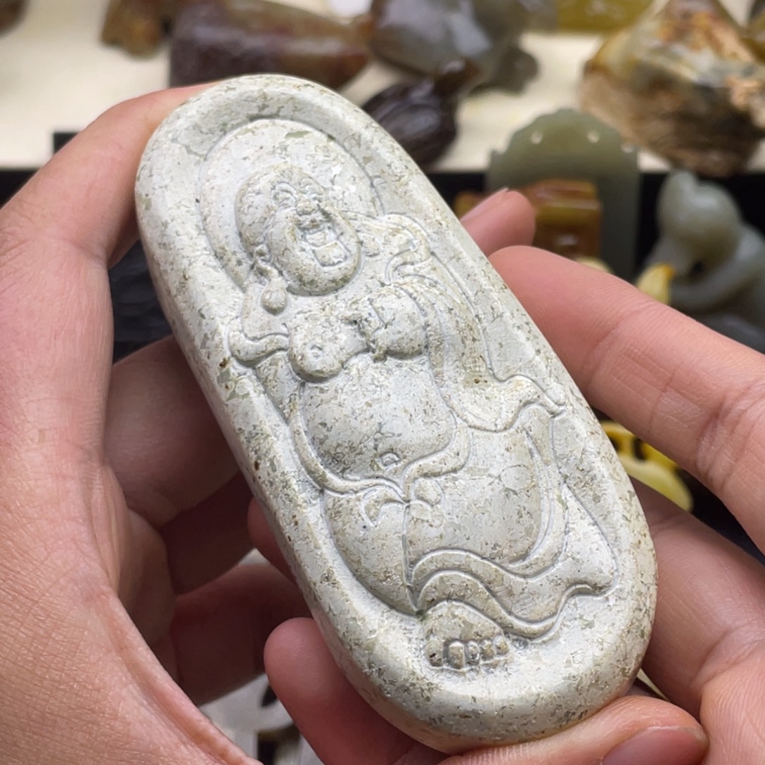 未镶嵌蛇纹石玉颈饰