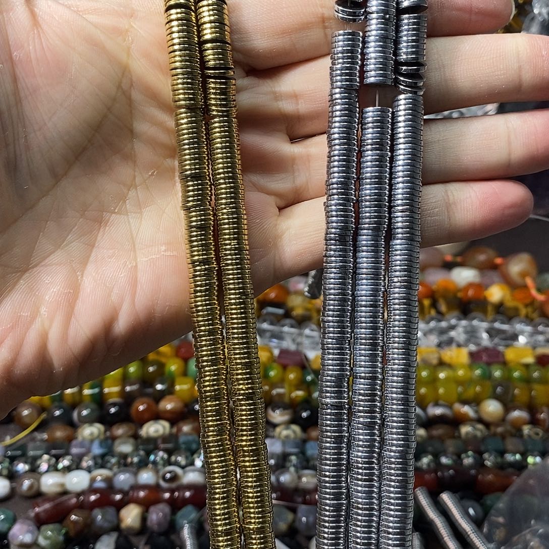 石英质玉未镶嵌，1条黑胆石直切隔片1×8mm，