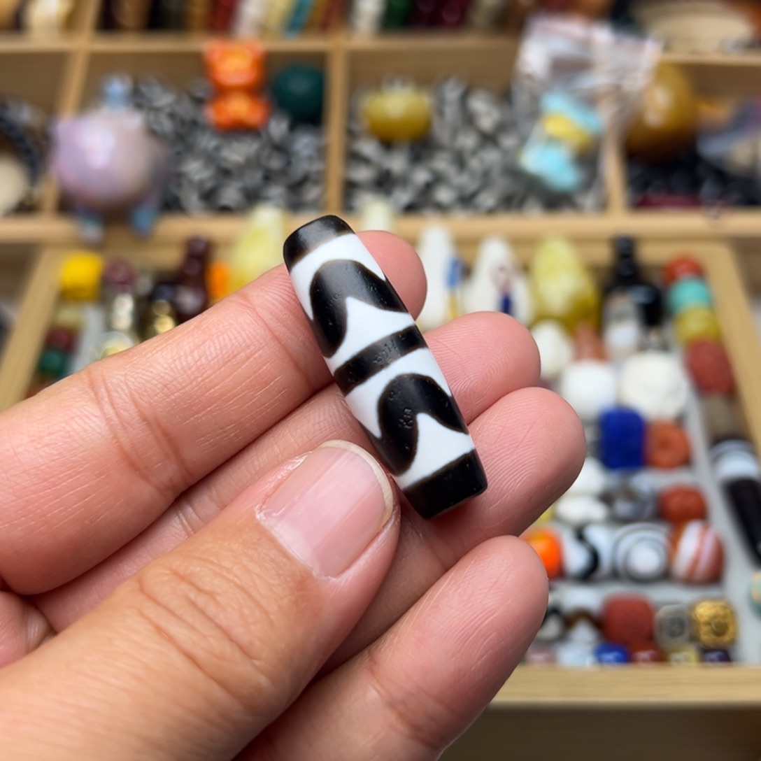 玛瑙/玉髓37mm黑白5A双虎牙未镶嵌