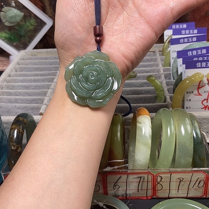 蛇纹石玉手镯未镶嵌